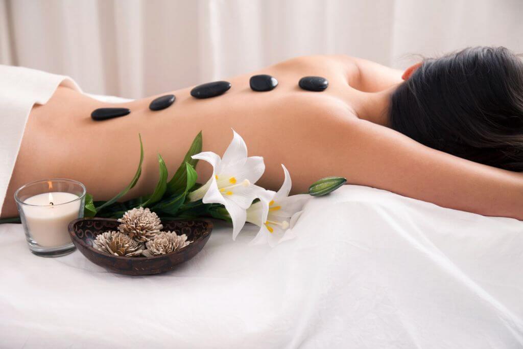 massage đá nóng